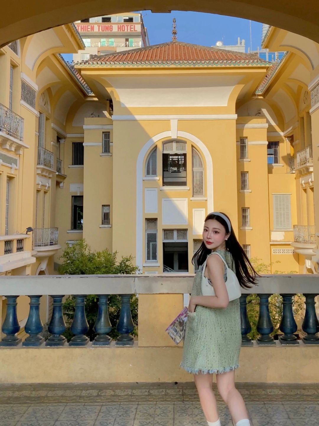 Ho Chi Minh-Shopping on the streets of Ho Chi Minh City and browsing the yellow French-style buildings