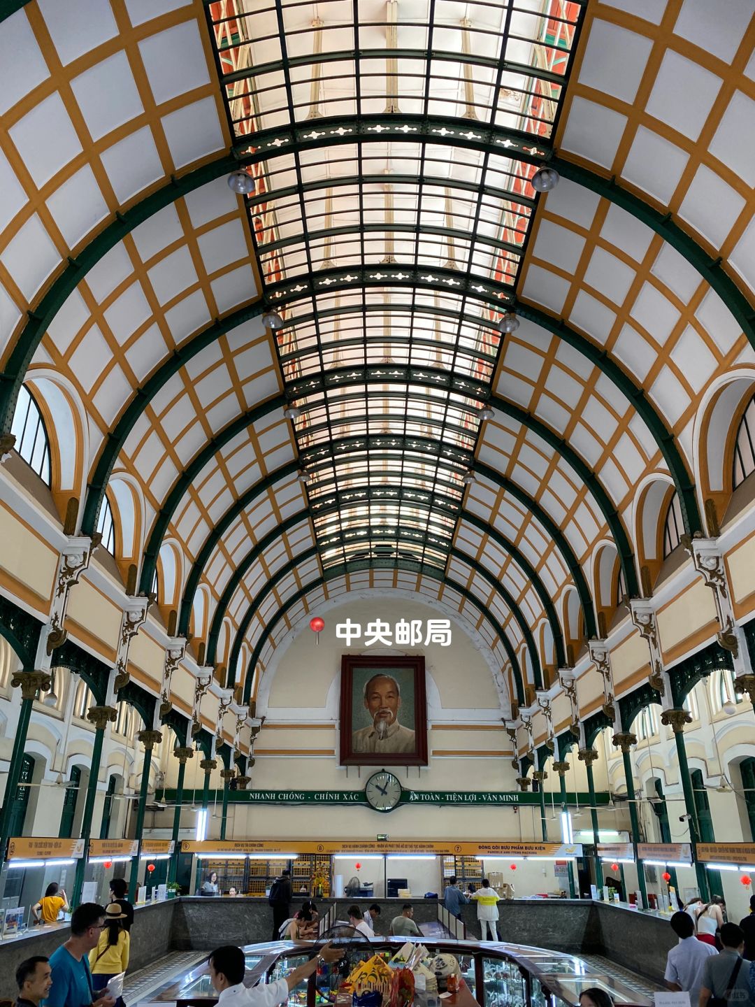 Ho Chi Minh-Shopping on the streets of Ho Chi Minh City and browsing the yellow French-style buildings