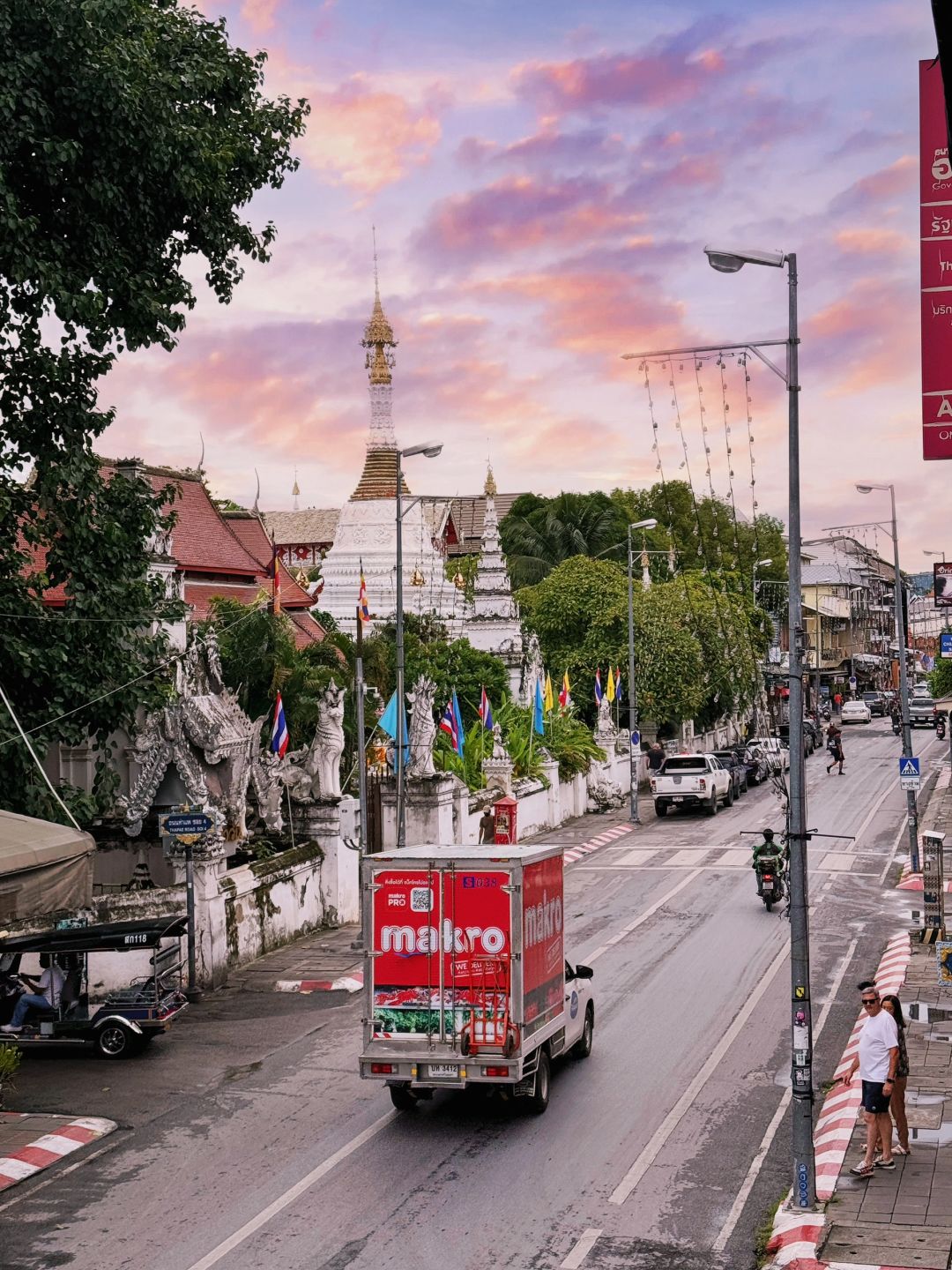 Chiang Mai-Free Chiang Mai, visit the old city, Nimmanhaemin Road and the University Night Market