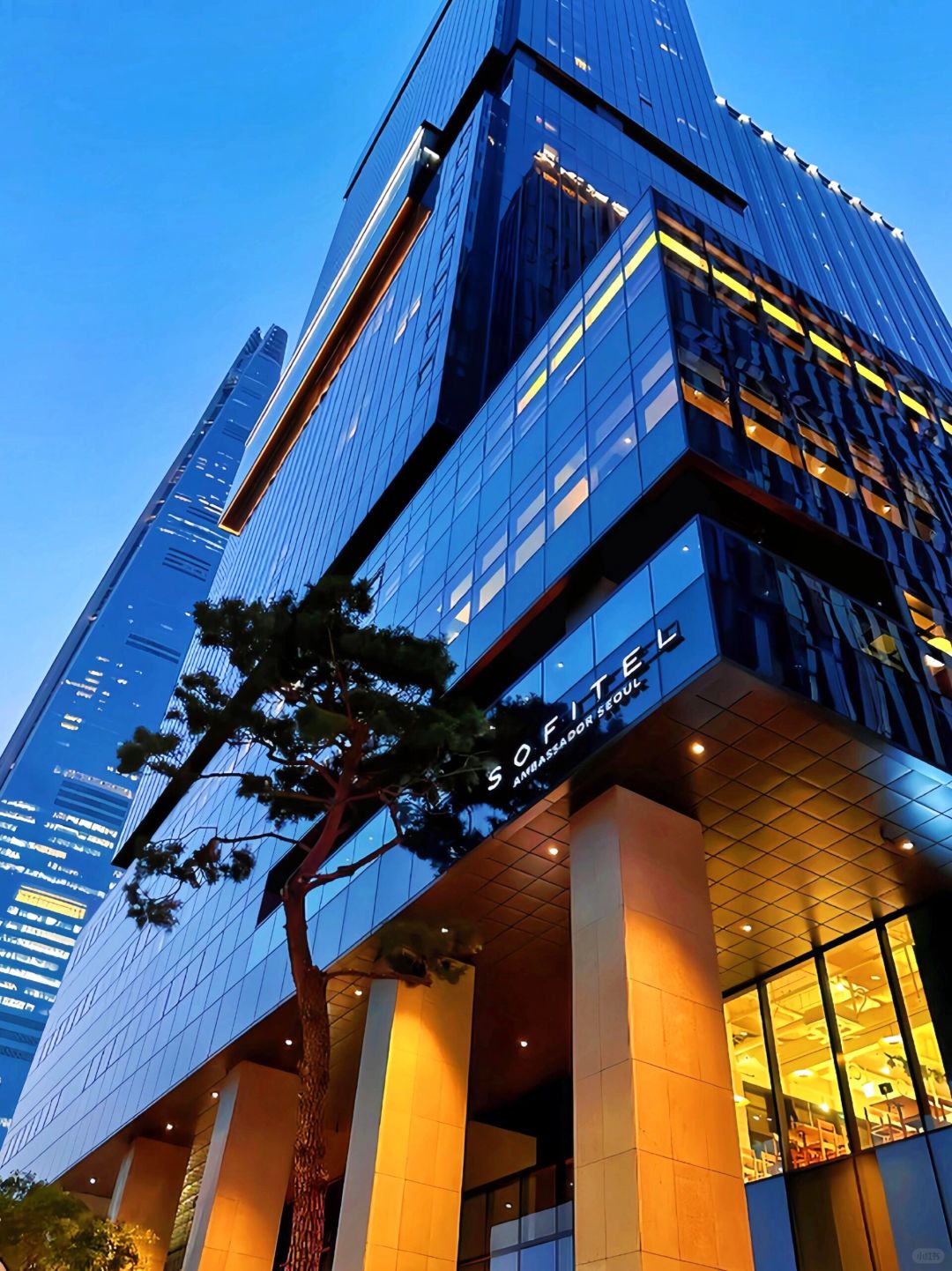 Seoul-Sofitel Ambassador Seoul Songpa?‍?‍?‍? is a five-star hotel located in the heart of Seoul