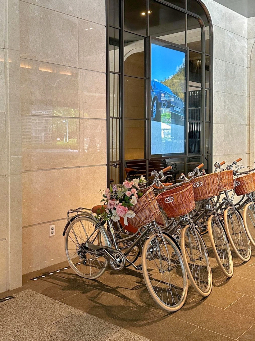 Seoul-Sofitel Ambassador Seoul Songpa?‍?‍?‍? is a five-star hotel located in the heart of Seoul