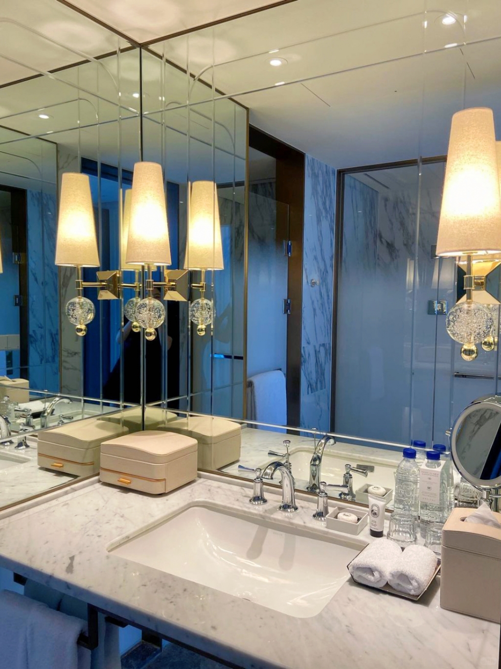 Seoul-Sofitel Ambassador Seoul Songpa?‍?‍?‍? is a five-star hotel located in the heart of Seoul