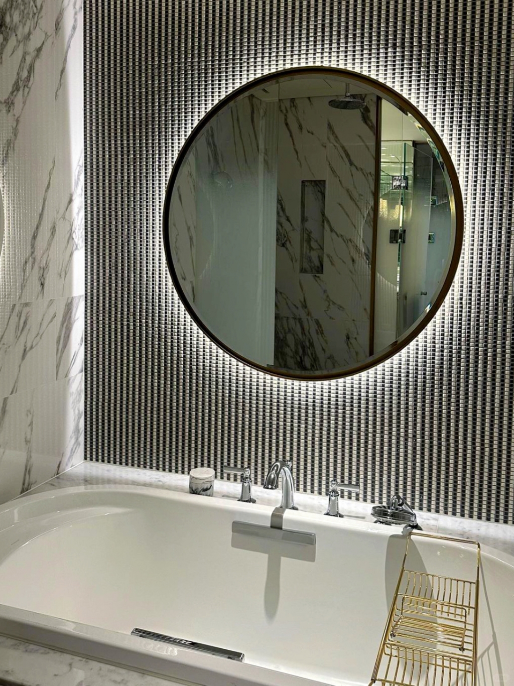 Seoul-Sofitel Ambassador Seoul Songpa?‍?‍?‍? is a five-star hotel located in the heart of Seoul