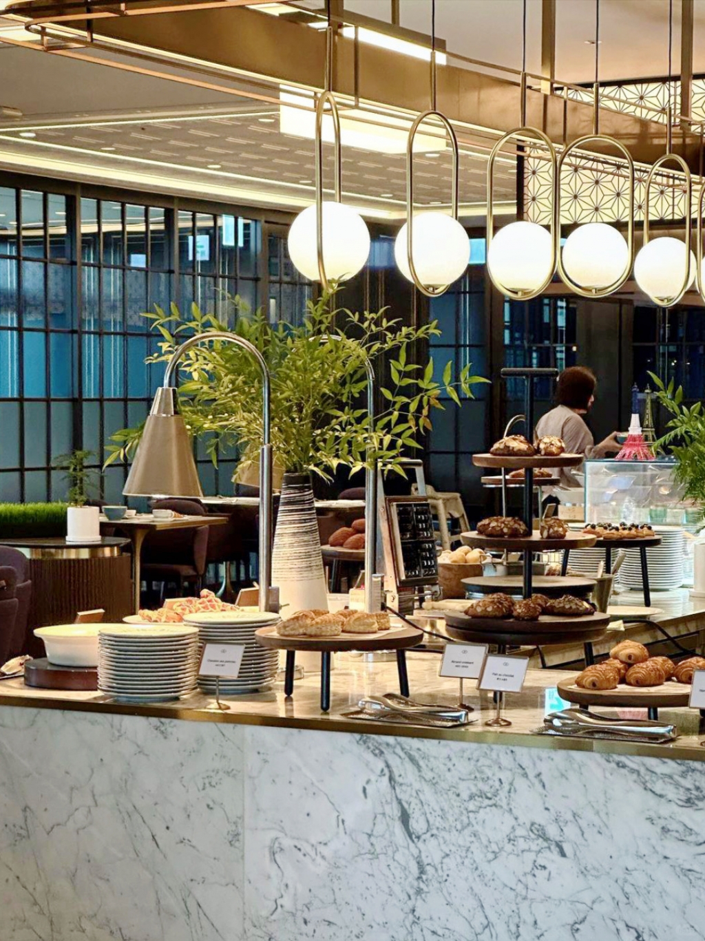Seoul-Sofitel Ambassador Seoul Songpa?‍?‍?‍? is a five-star hotel located in the heart of Seoul