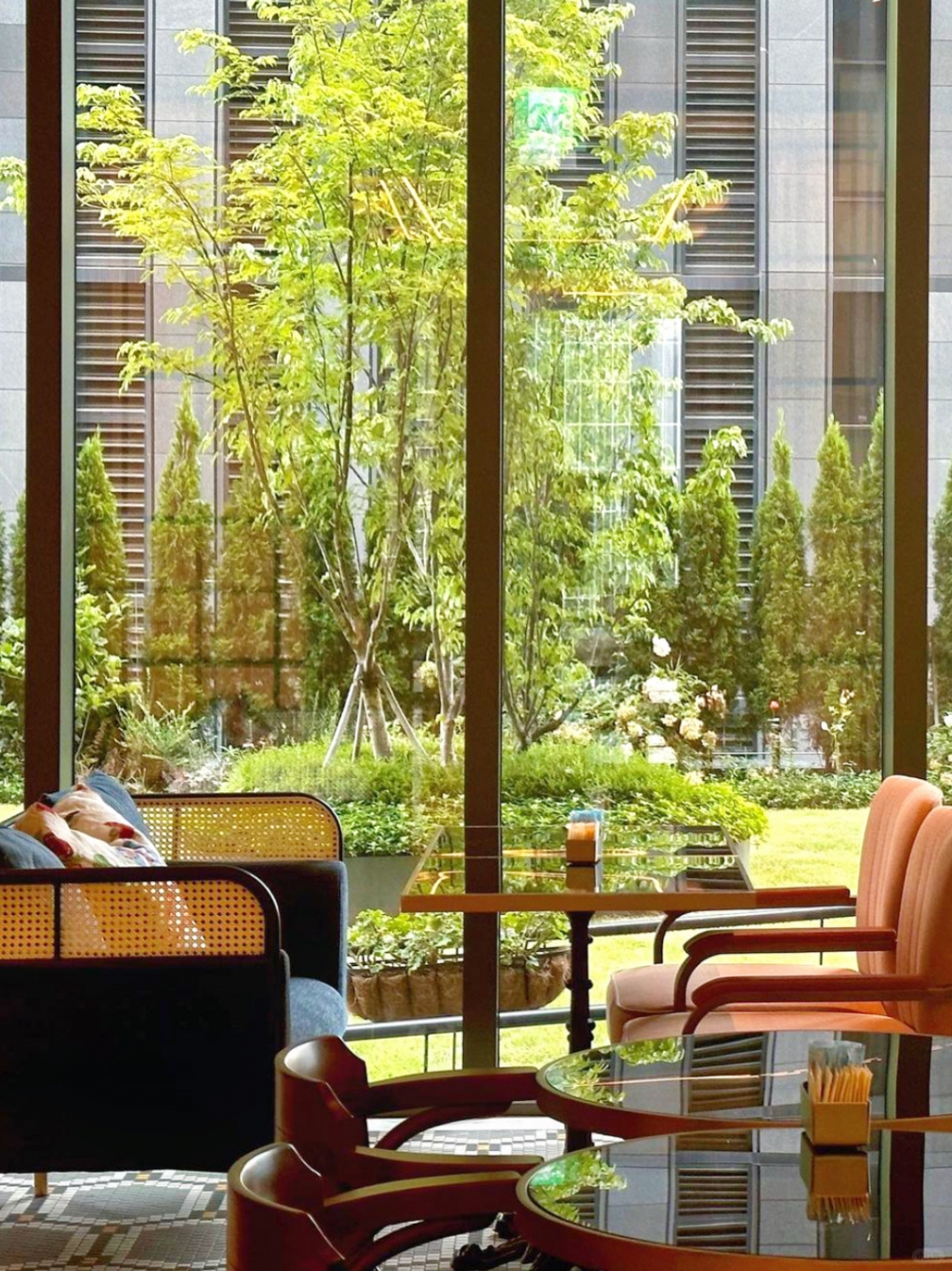 Seoul-Sofitel Ambassador Seoul Songpa?‍?‍?‍? is a five-star hotel located in the heart of Seoul