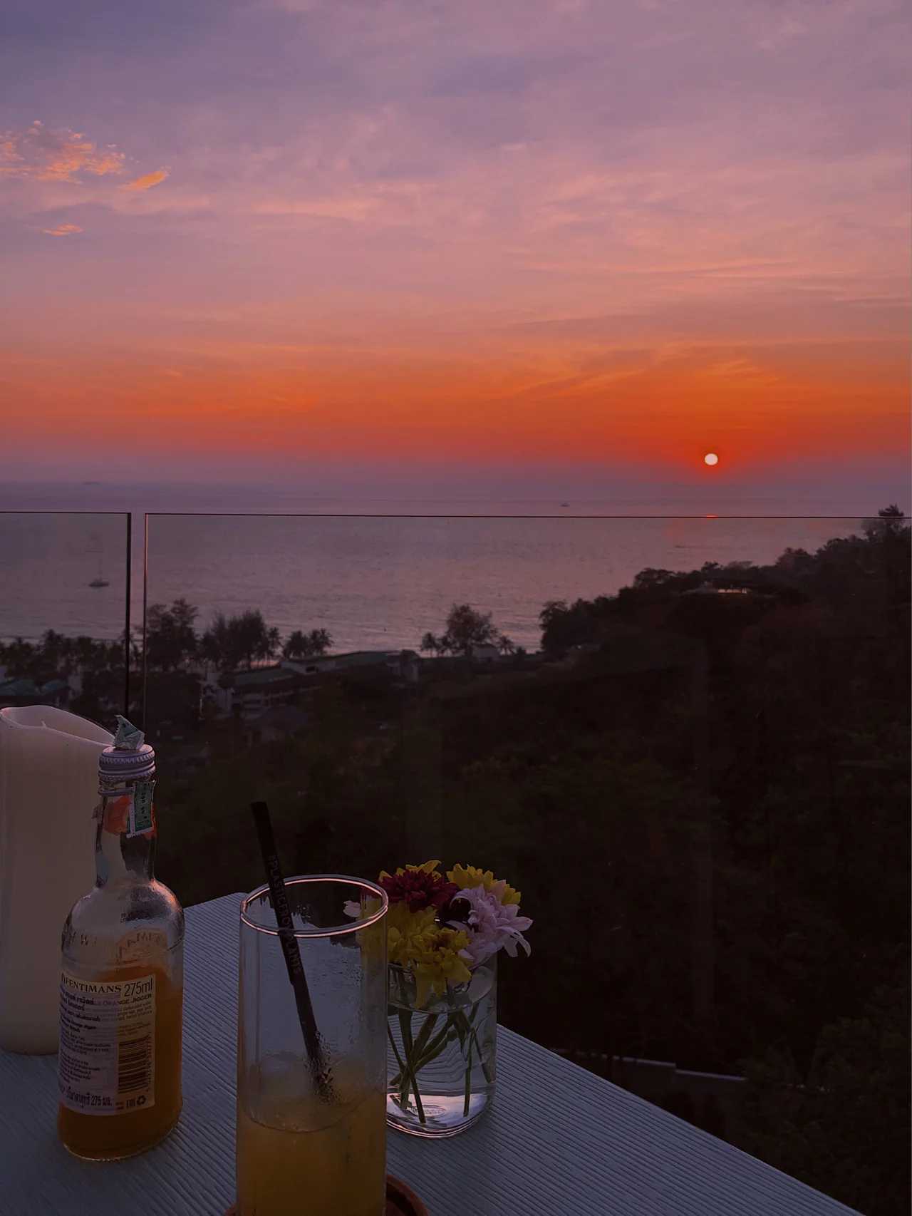 Phuket-The Sundeck, listen to the sea and watch the sunset, a white house restaurant located on the cliff