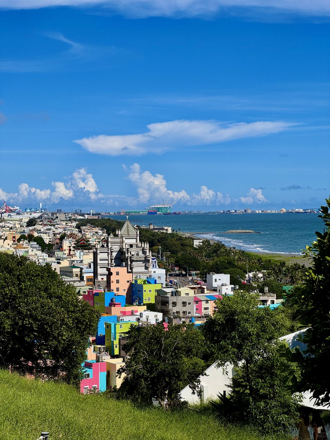 Taiwan-I accidentally walked into the colorful world of Kaohsiung,?like a colorful oil painting