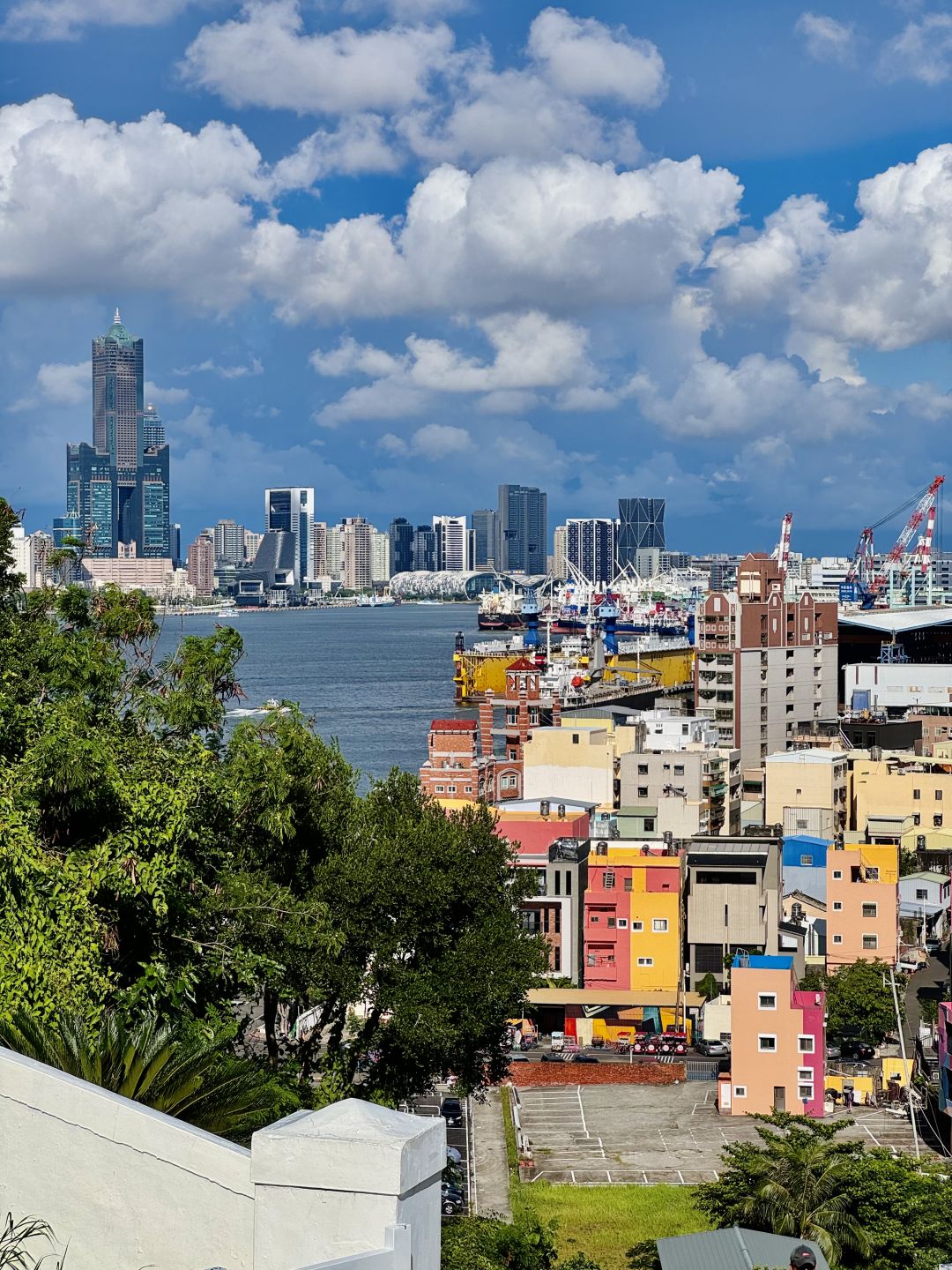 Taiwan-I accidentally walked into the colorful world of Kaohsiung,?like a colorful oil painting