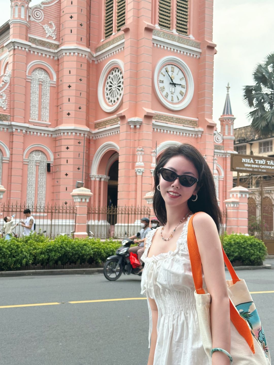 Ho Chi Minh-Ho Chi Minh City Walking Tour. Eat good food, drink in bars, and get a spa massage