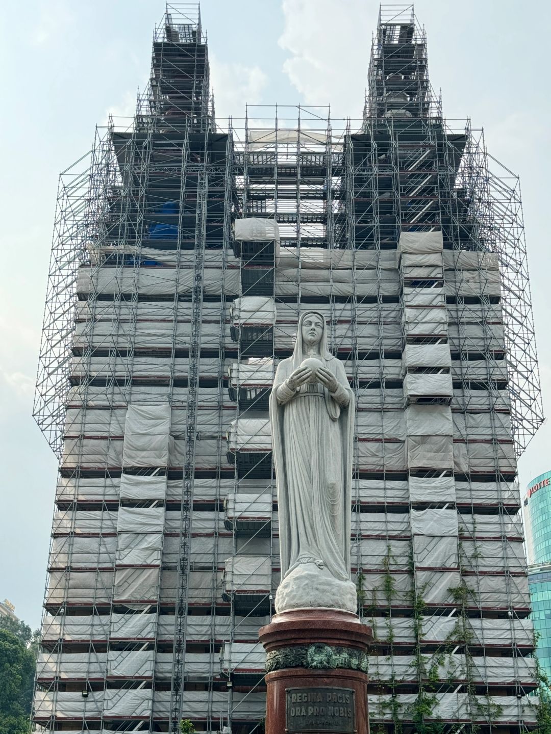 Ho Chi Minh-Ho Chi Minh City Walking Tour. Eat good food, drink in bars, and get a spa massage