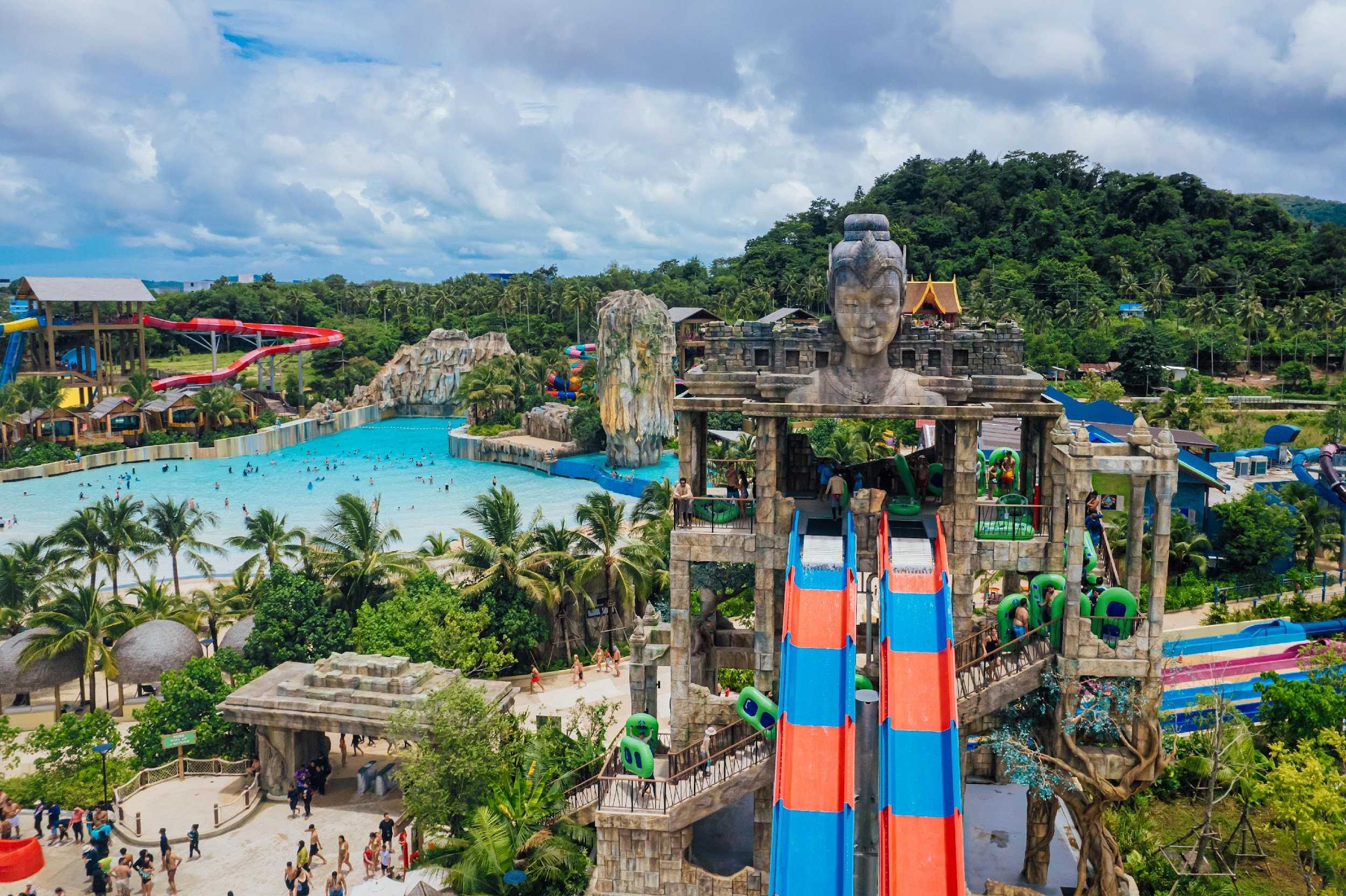 Phuket-Andamanda Water Park in Phuket, with 36 water slides and 25 entertainment facilities