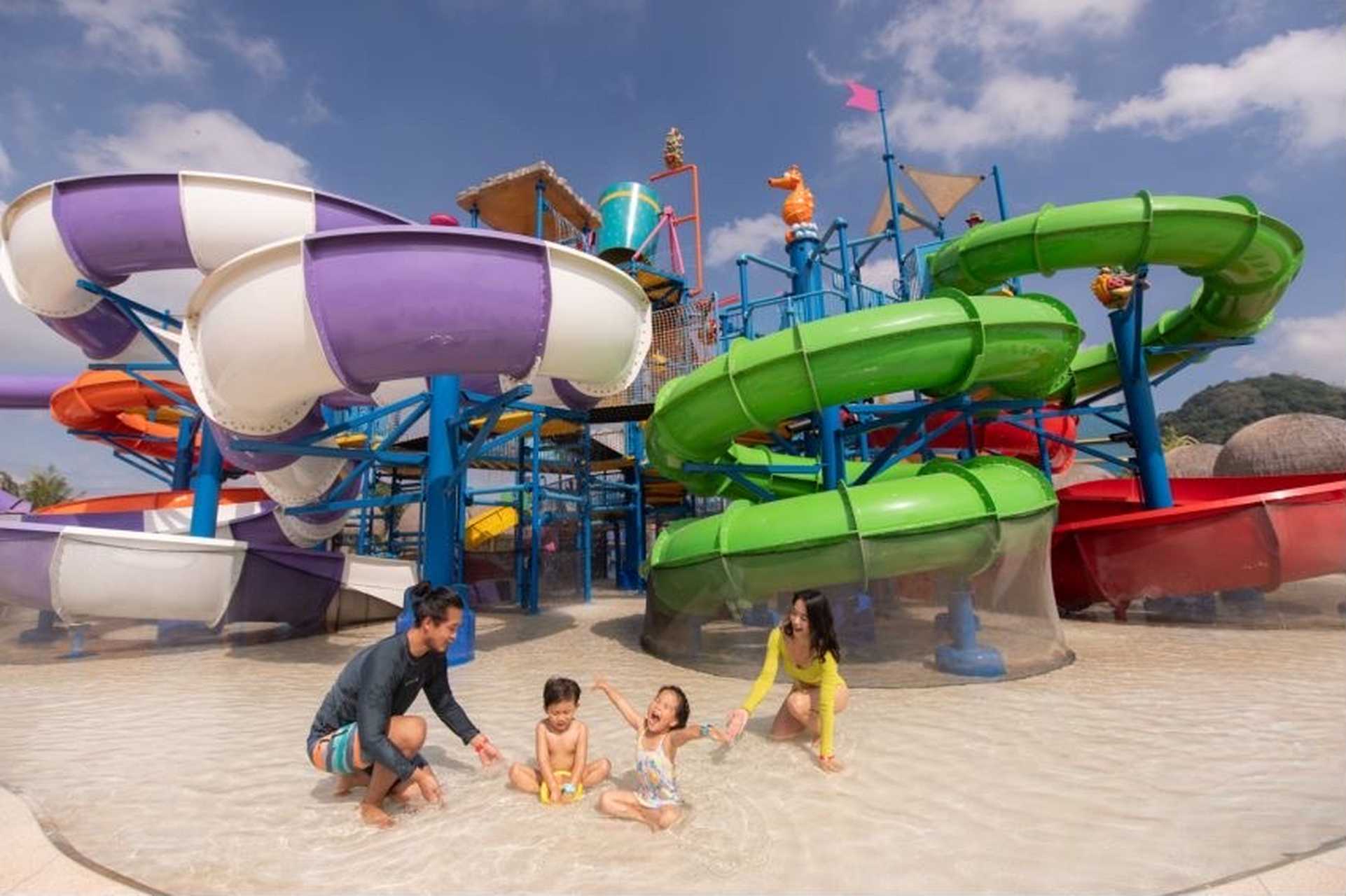 Phuket-Andamanda Water Park in Phuket, with 36 water slides and 25 entertainment facilities