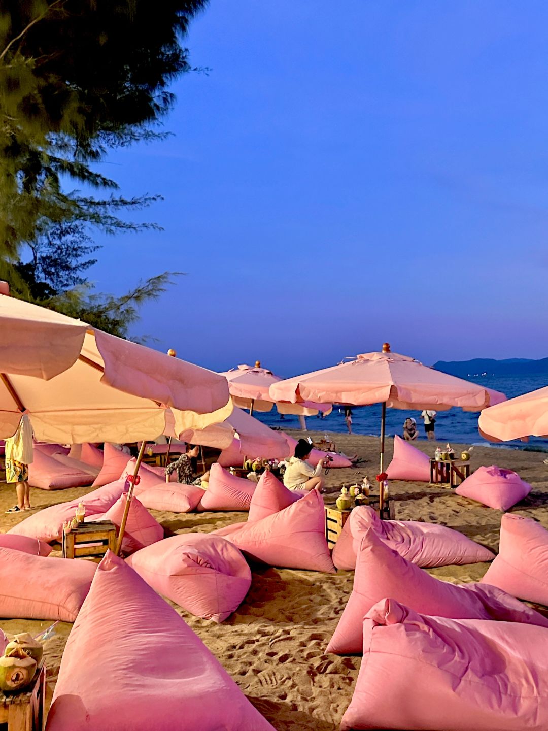 Pattaya-Travel to Pattaya and watch the most beautiful sunset on the pink sand beach of Tutu Beach