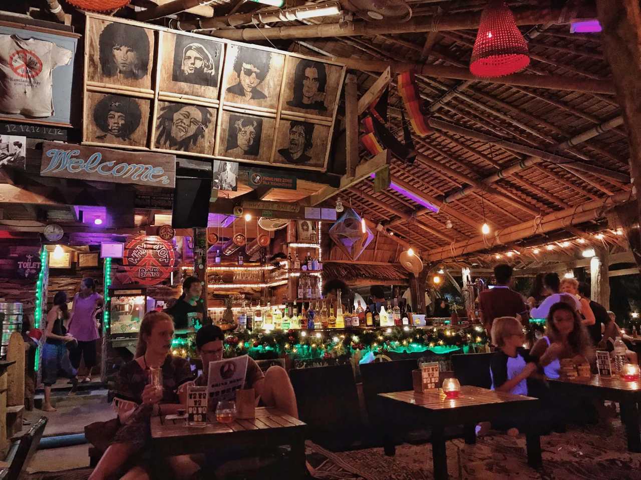 Krabi-Krabi Lanta Island Cliff Sunset Bar Why Not Bar, taste ice bucket, there will be a fireworks show at 9 pm