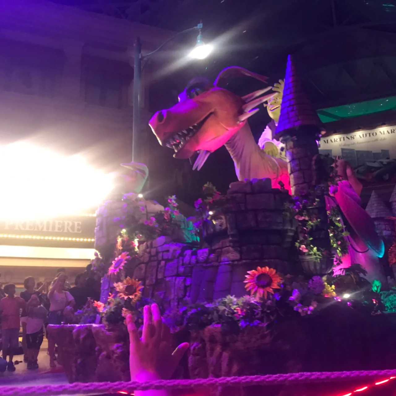 Singapore-Universal Studios Singapore Travel Guide, Recommended Jurassic Drifting and Water World Shows