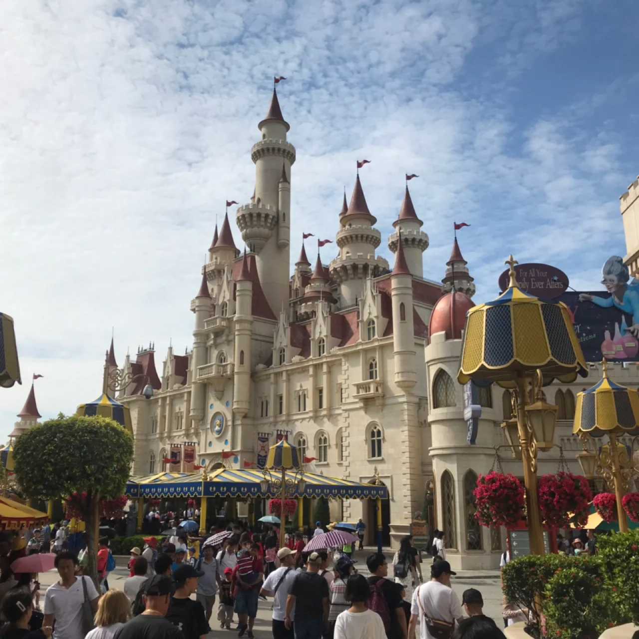 Singapore-Universal Studios Singapore Travel Guide, Recommended Jurassic Drifting and Water World Shows