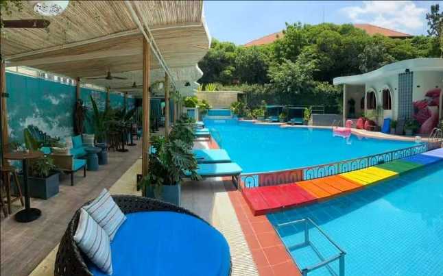 Ho Chi Minh-AZURE Bar in District 3 of Ho Chi Minh City, a pool bar where muscular boys gather