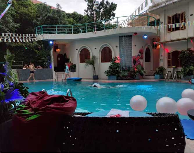 Ho Chi Minh-AZURE Bar in District 3 of Ho Chi Minh City, a pool bar where muscular boys gather