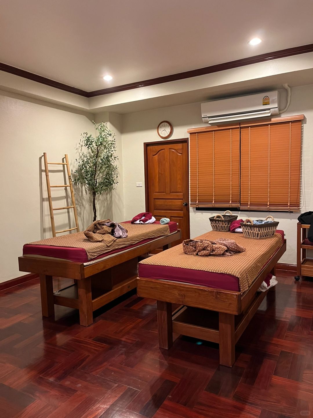Phuket-sunshine now open, ? my body was seen naked by a massage technician in Phuket