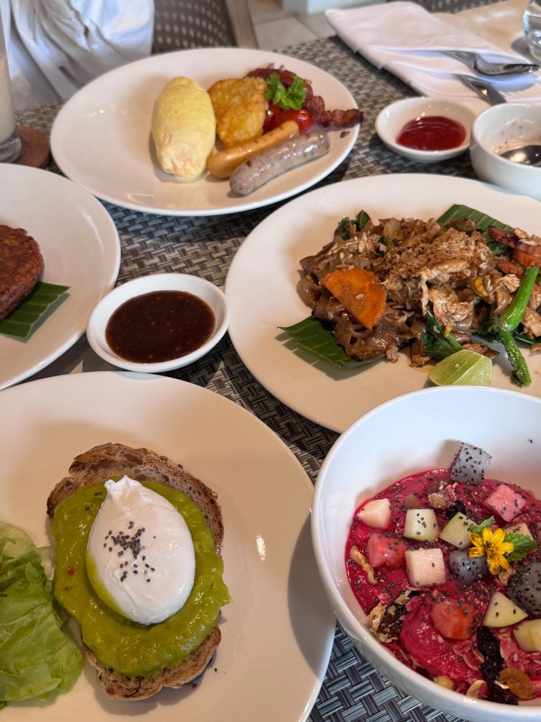 Chiang Mai-Ekachan kachan, Ancient Beef Thai Cuisine and Blue noodle Michelin restaurant reviews