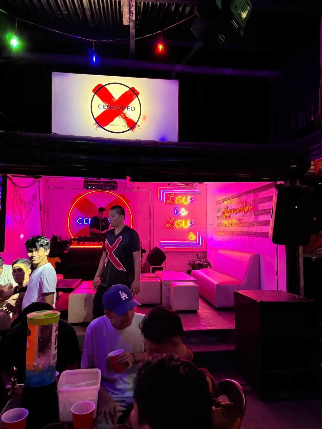 Cebu-Censored Bar in Cebu, Philippines. Filipinos are really enthusiastic. I got drunk to death.