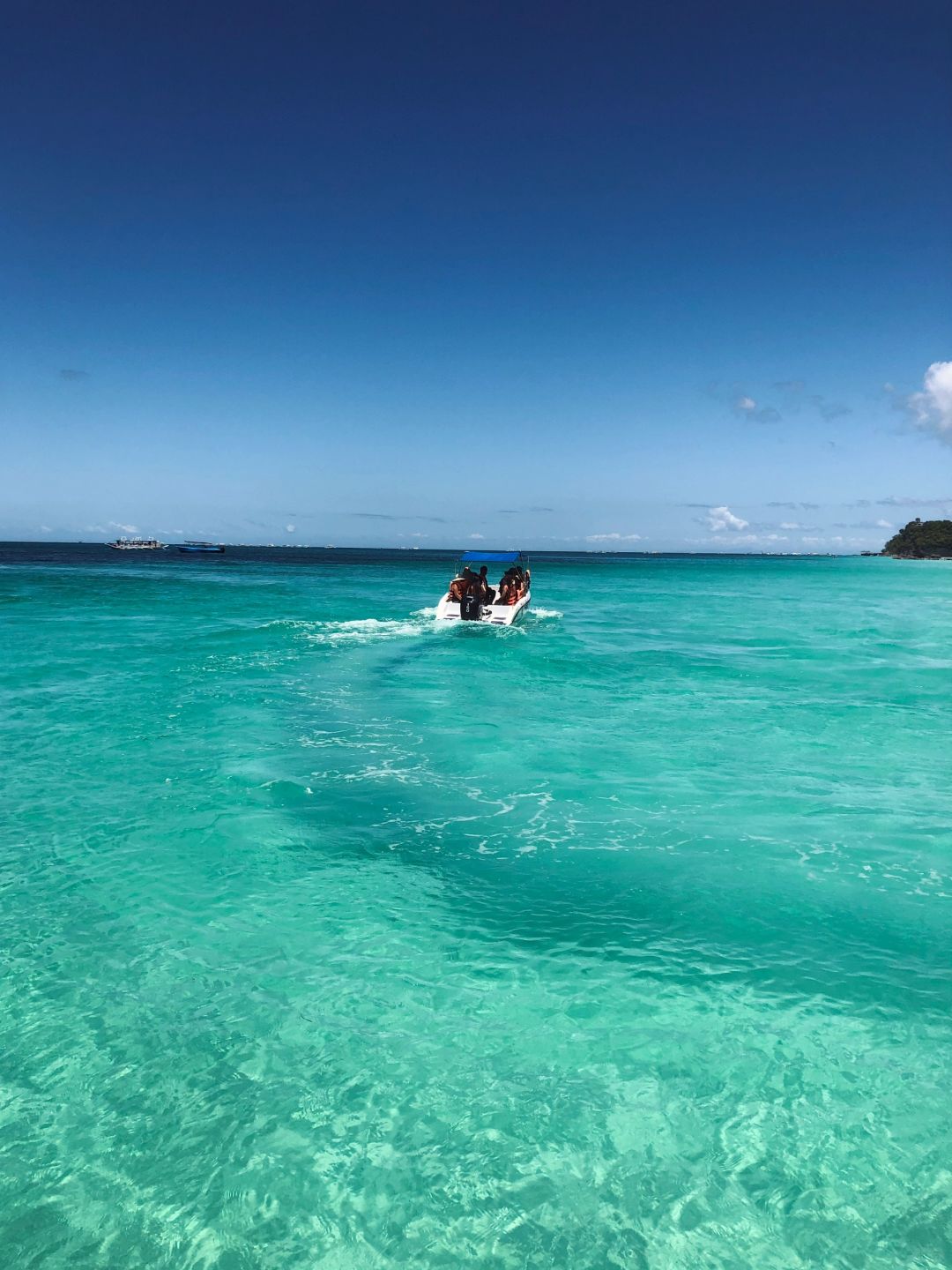 Boracay-Boracay, eternal summer and gentle sea breeze, everything is so vibrant