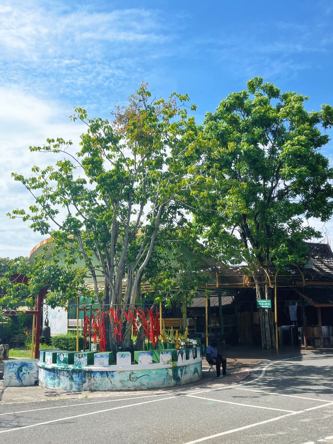 Pattaya-Pattaya Sifang Floating Market, there are many Thai handicrafts and Thai special snacks