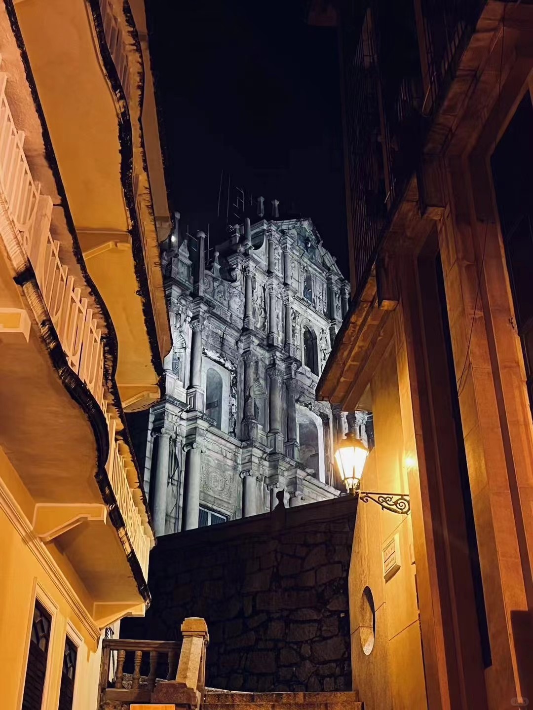 Macao-Macau is one of the safest cities in China, and it is also safe to hike at night.