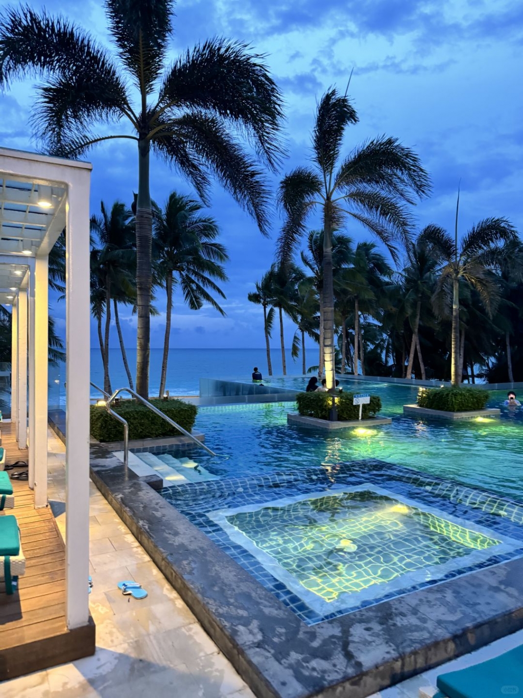 Boracay-Henann Crystal Sands Resort in Boracay, Philippines, has a great location and sea views