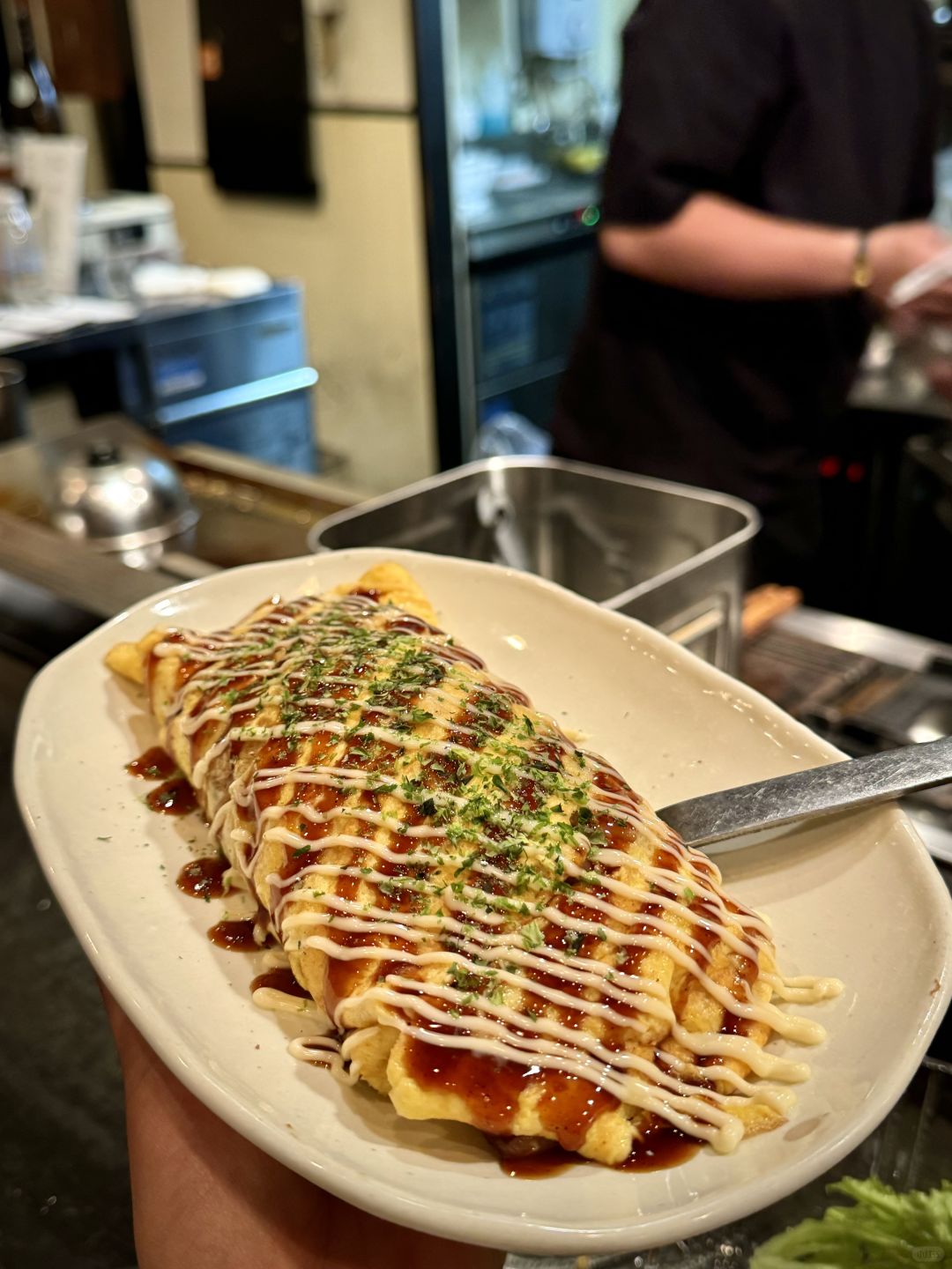 Osaka-Osaka Teppanyaki restaurant Doraju, the aroma of food fills the warm light of the store