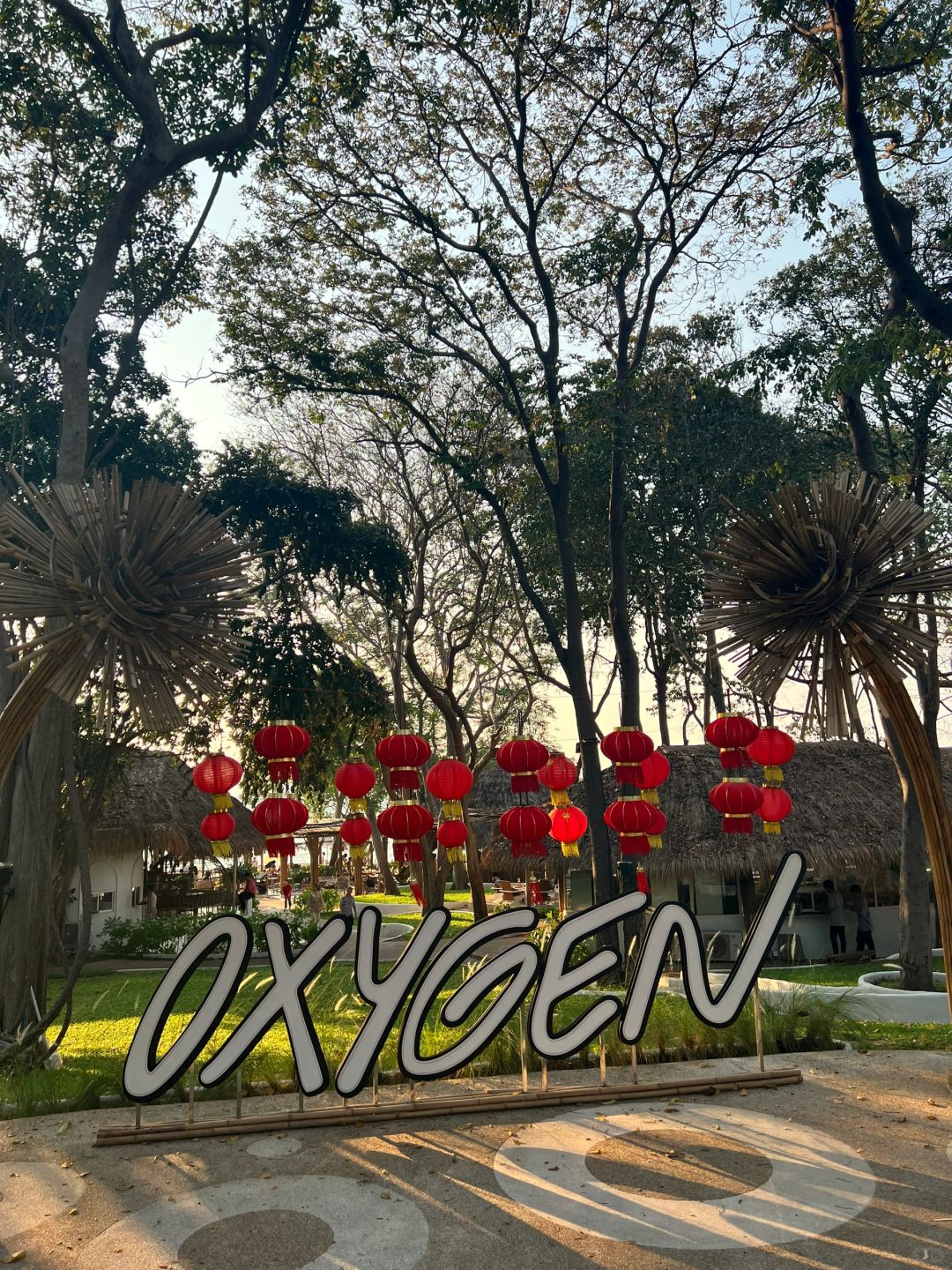 Pattaya-The Oxygen, a sea view sunset restaurant in Pattaya, Thailand, with a band singing at night