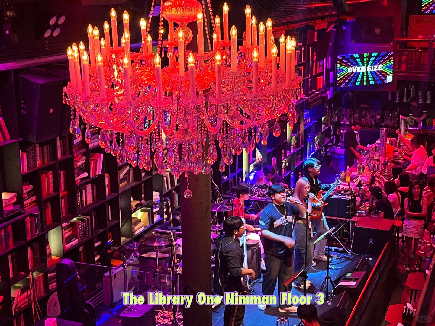 Chiang Mai-Zoe in Yellow, Warm Up Cafe and Ram Bar Chiangmai. Enjoy a transvestite show at Chiang Mai bars