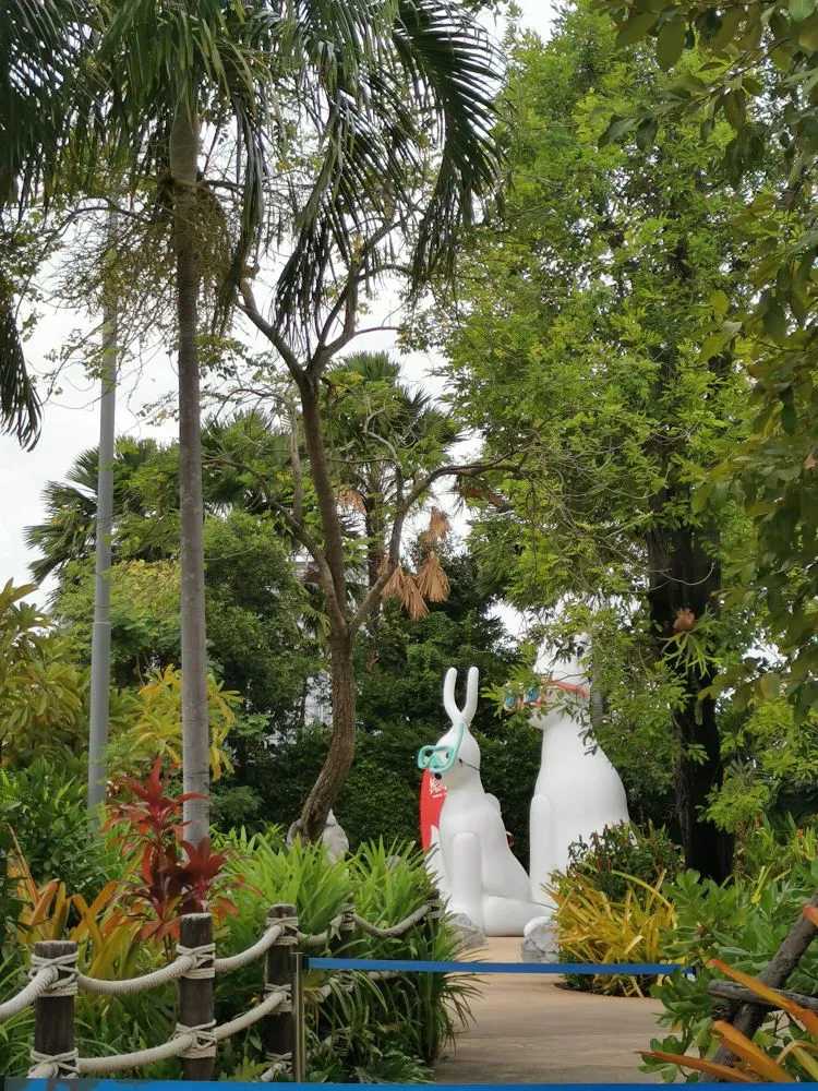 Hua Hin-Hua Hin Vana Nava Water Park, children can enjoy free or half-price tickets depending on their height