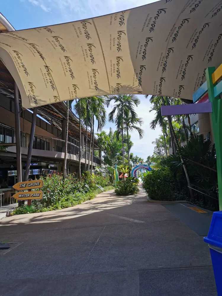 Hua Hin-Hua Hin Vana Nava Water Park, children can enjoy free or half-price tickets depending on their height