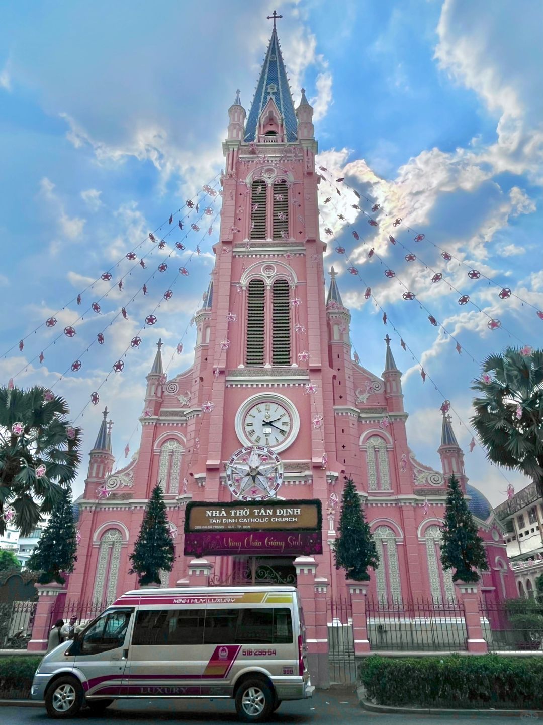Ho Chi Minh-Hidden photo spots at Ho Chi Minh Pink Church ?(Nhà thờ Giáo xứ Tân Định)