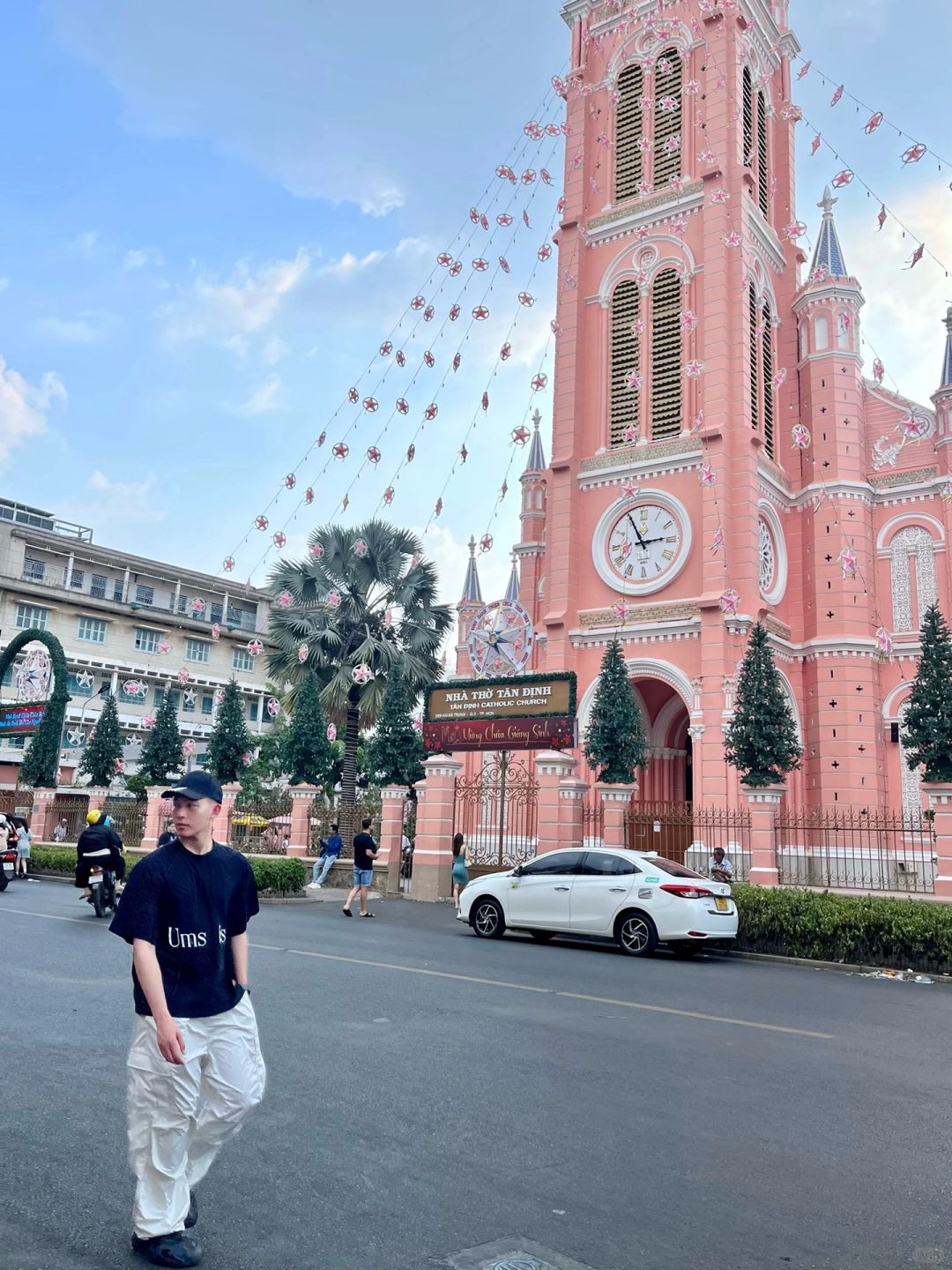 Ho Chi Minh-Hidden photo spots at Ho Chi Minh Pink Church ?(Nhà thờ Giáo xứ Tân Định)