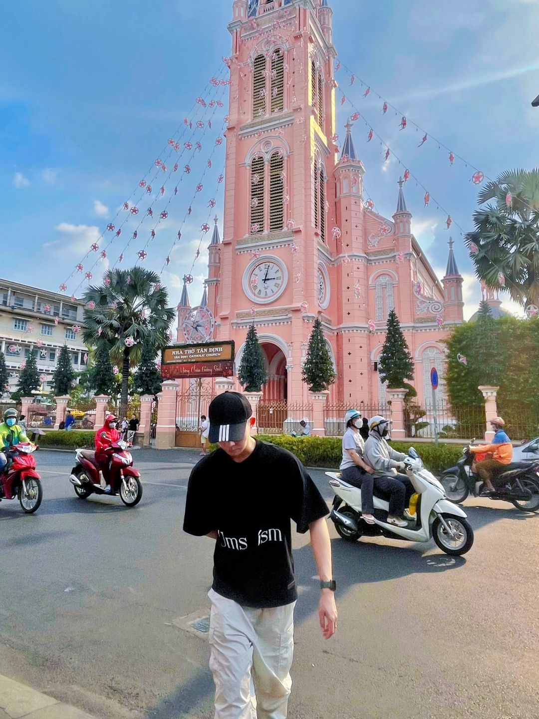 Ho Chi Minh-Hidden photo spots at Ho Chi Minh Pink Church ?(Nhà thờ Giáo xứ Tân Định)