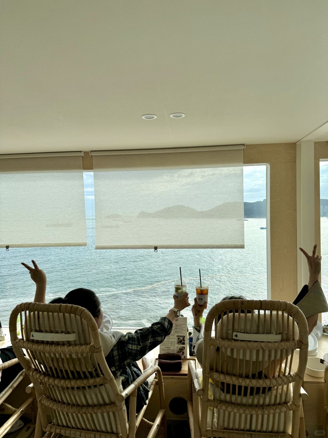 Busan/Jeju-Foot bath cafe view, a cafe where you can soak your feet in the white shallow beach of Busan