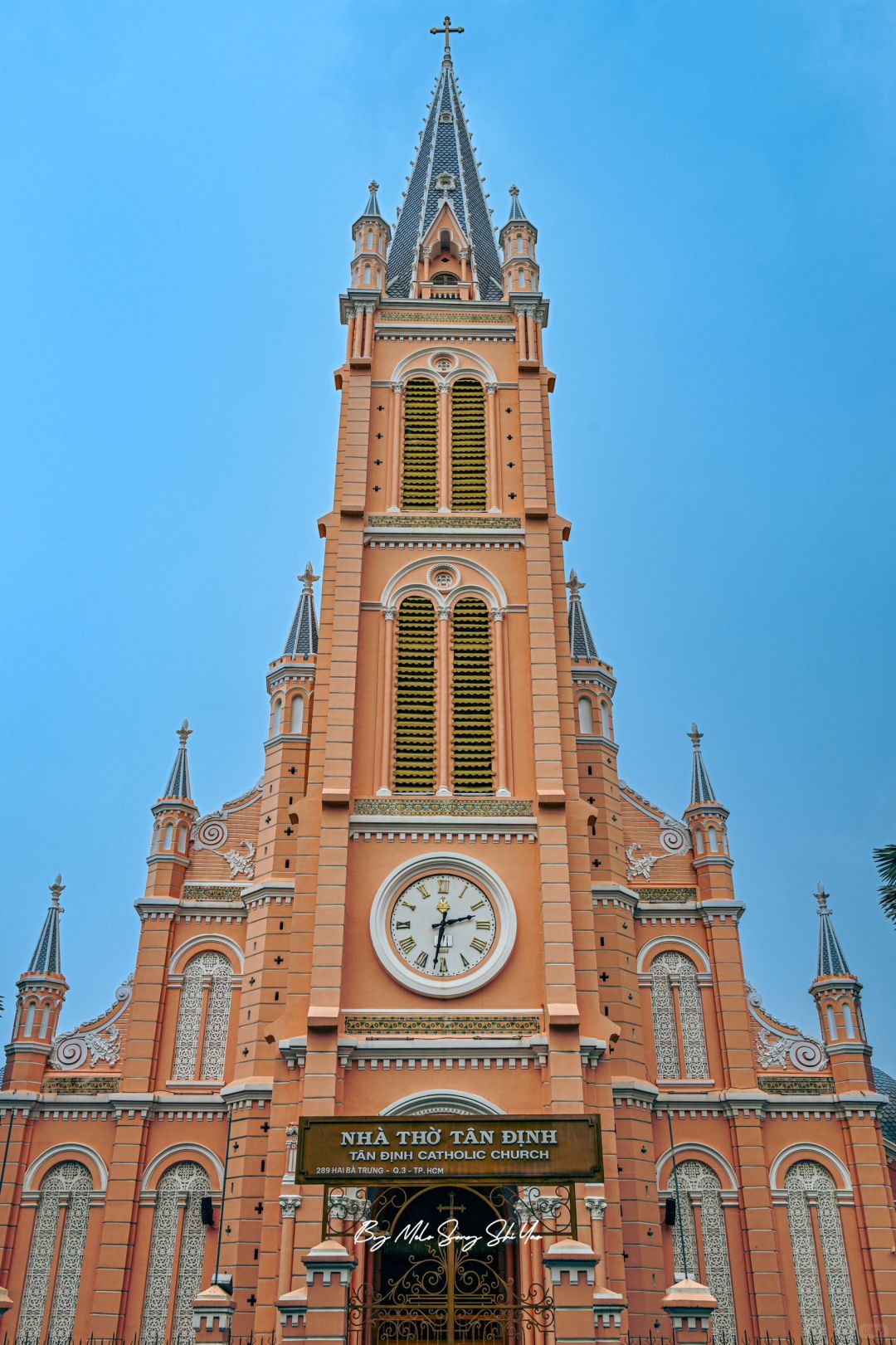 Ho Chi Minh-Visit Tan Dinh Church, Tan Dinh Market and War Memorial Museum in Ho Chi Minh