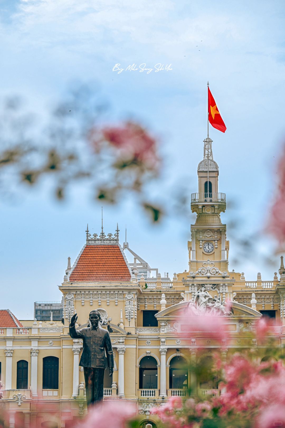 Ho Chi Minh-Visit Tan Dinh Church, Tan Dinh Market and War Memorial Museum in Ho Chi Minh