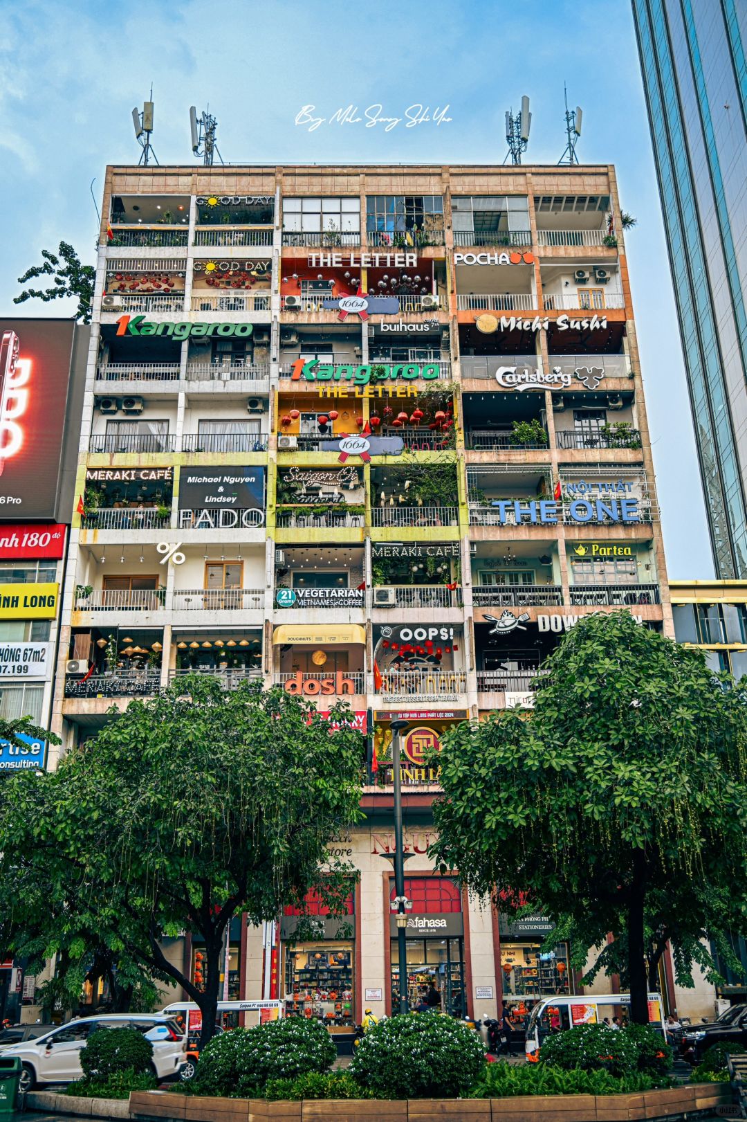 Ho Chi Minh-Visit Tan Dinh Church, Tan Dinh Market and War Memorial Museum in Ho Chi Minh