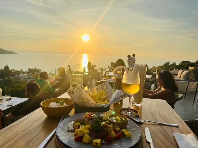 Phuket-The Sundeck cliff restaurant in Phuket, ?️order a glass of wine and enjoy the sunset on Kata Beach