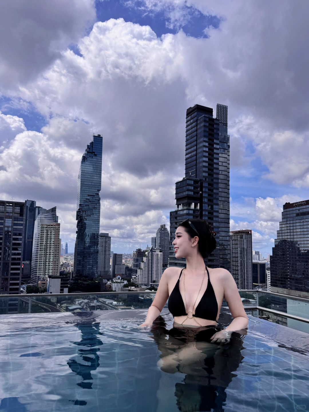 Bangkok-Amara Bangkok, Summer and freedom, the ancient Greek god of swimming pools