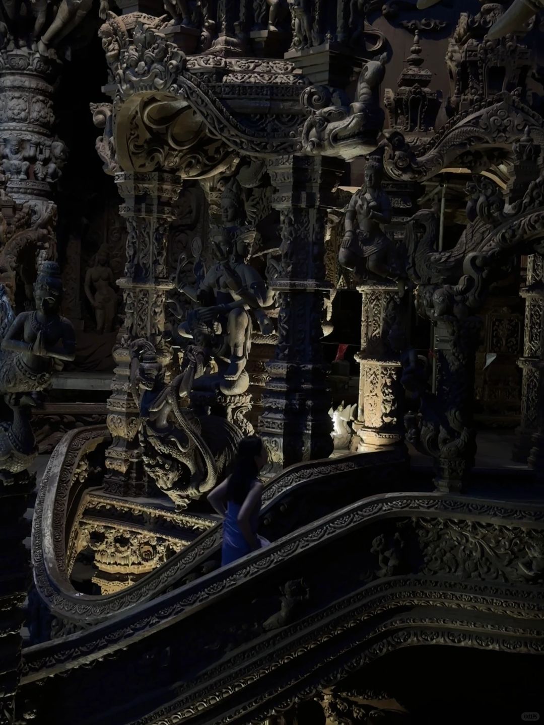 Pattaya-Pattaya Temple of Truth, admire the all-wooden palace, and feel the sense of faith