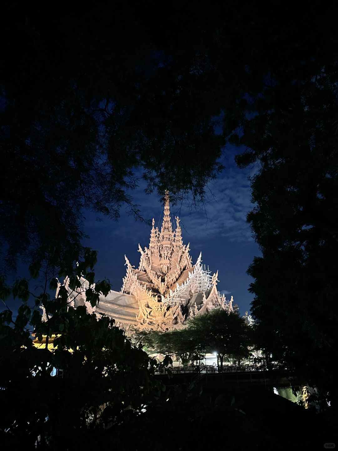 Pattaya-Pattaya Temple of Truth, admire the all-wooden palace, and feel the sense of faith