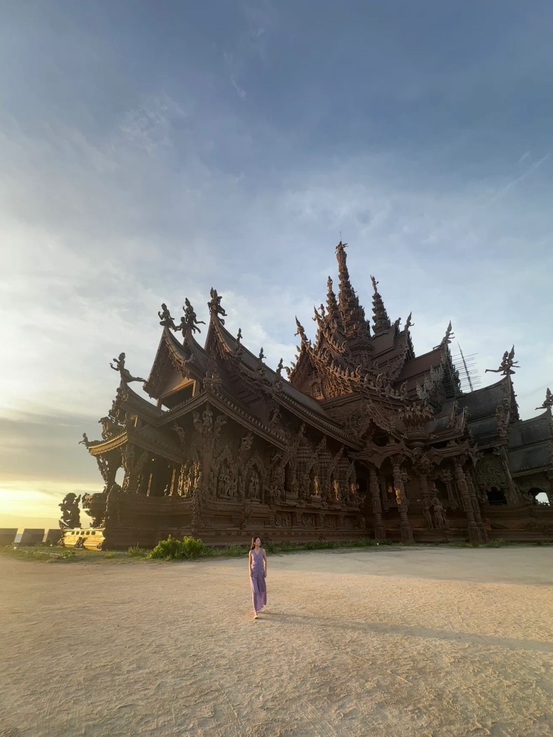 Pattaya-Pattaya Temple of Truth, admire the all-wooden palace, and feel the sense of faith