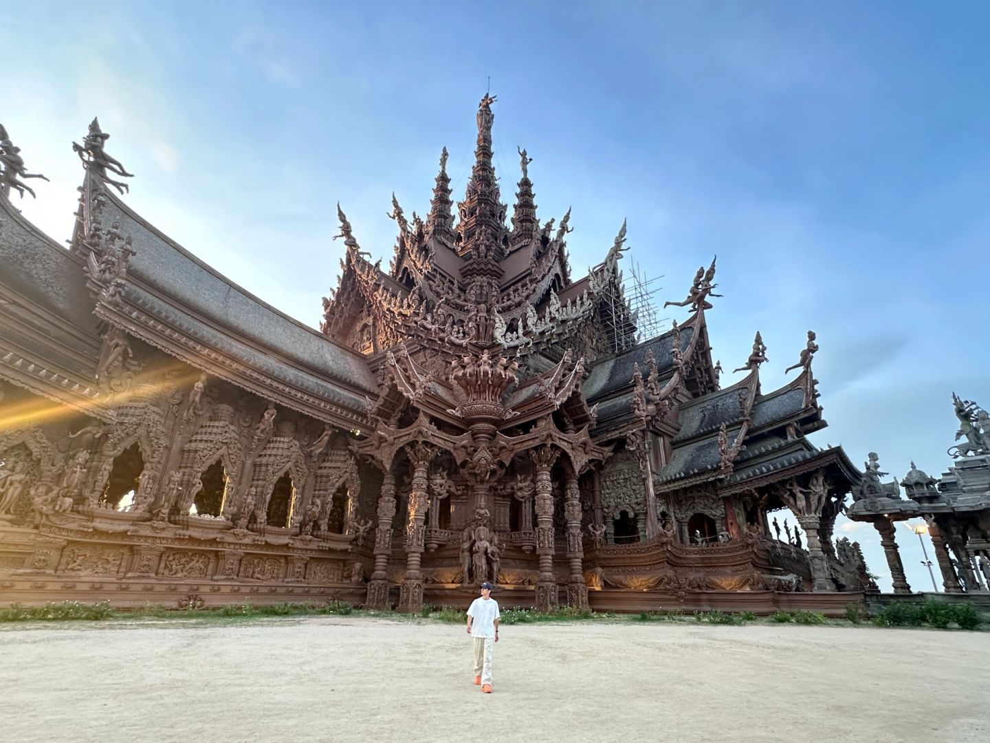 Pattaya-Pattaya Temple of Truth, admire the all-wooden palace, and feel the sense of faith