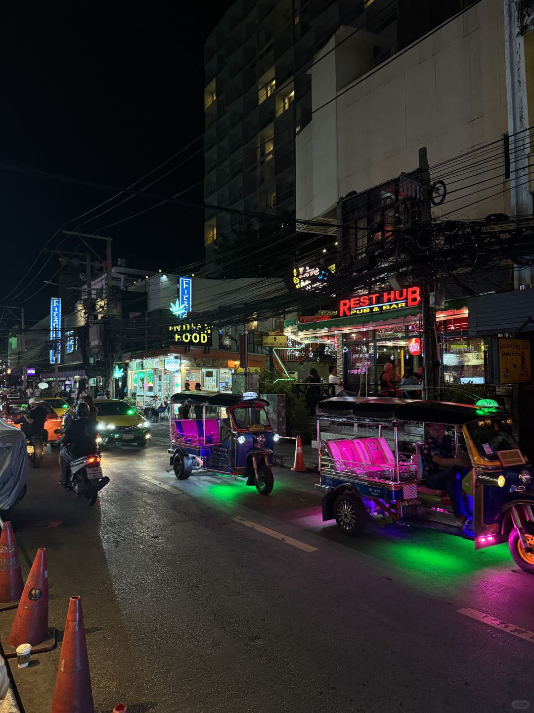 Bangkok-Nana Plaza Bar, Bangkok's red light district, ?watch all kinds of live pornographic shows