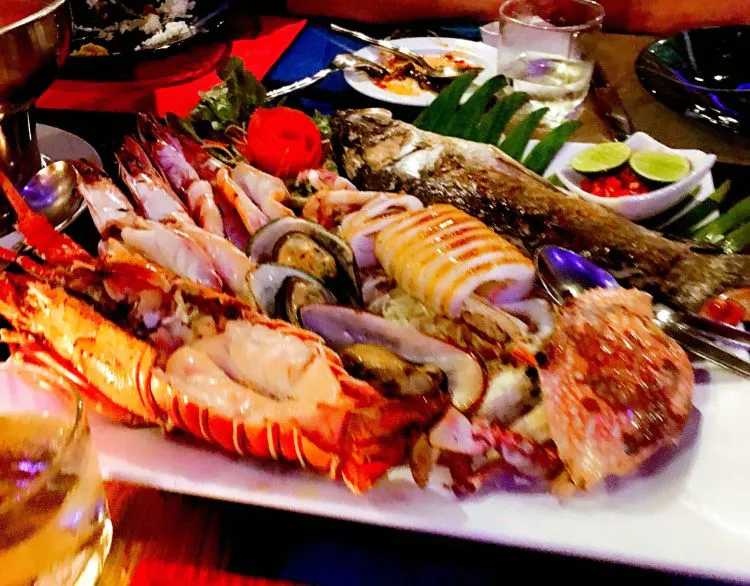 Krabi-Krabi Lae Lay Grill Restaurant sunset restaurant,? taste a very large seafood platter