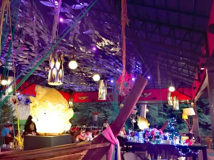 Krabi-Krabi Lae Lay Grill Restaurant sunset restaurant,? taste a very large seafood platter